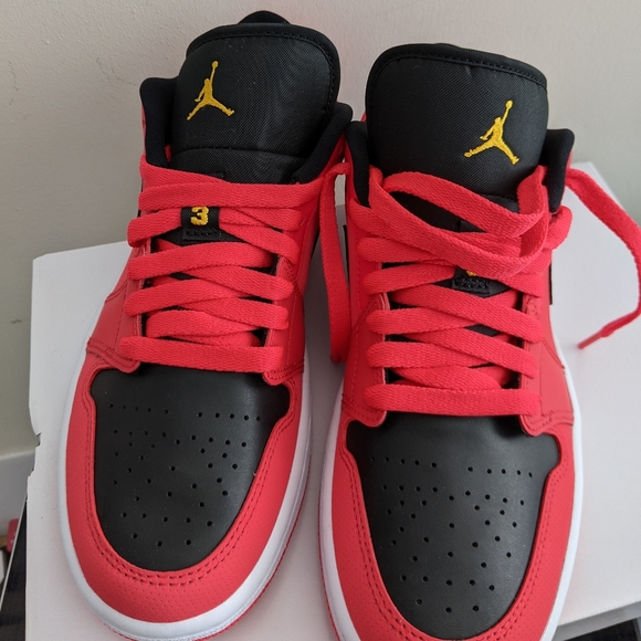 Air jordan 1 low Siren Red - Picture 2 of 4